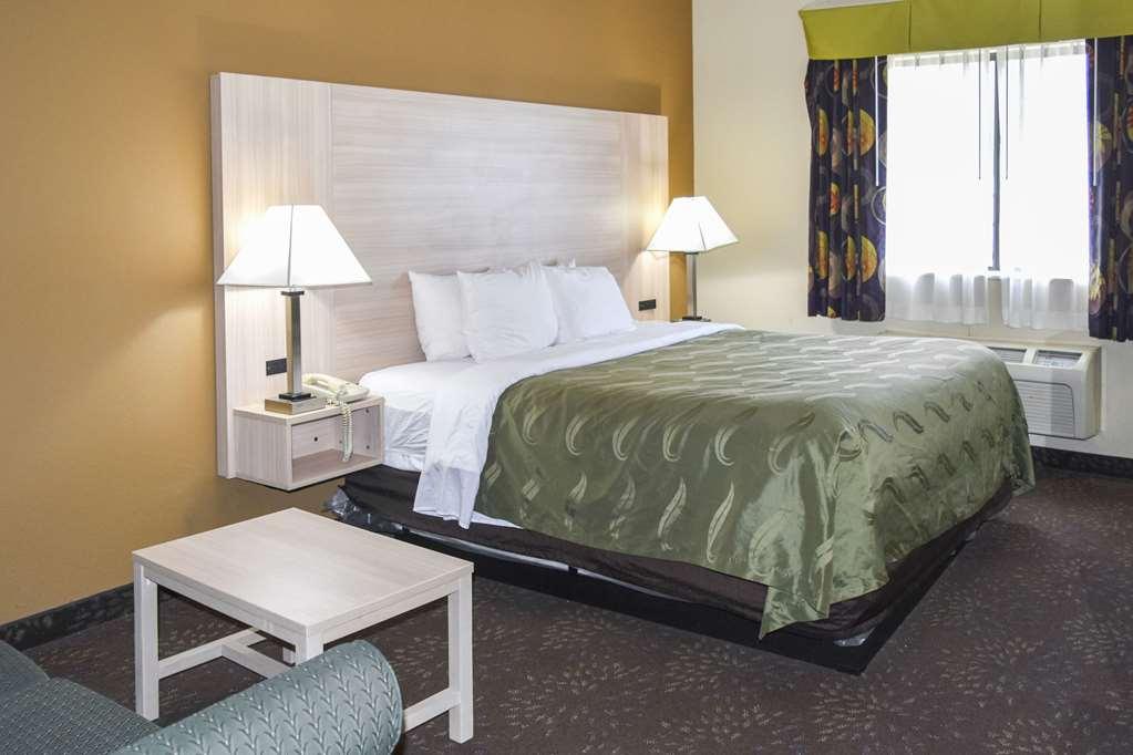 Quality Inn & Suites Brooks Louisville South الغرفة الصورة